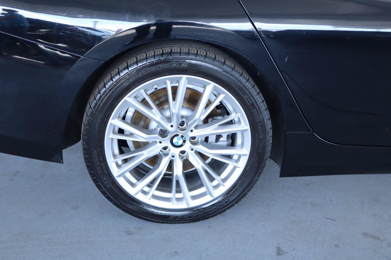 Used 2023 BMW 330i Sedan w/ Premium Package RWD image 5