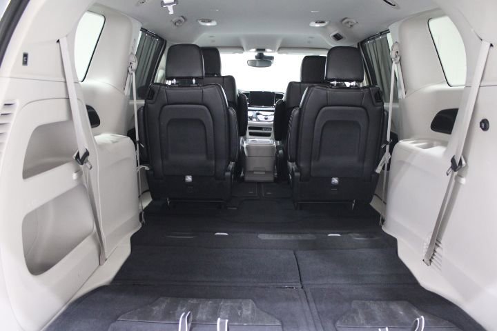 Used 2024 Chrysler Pacifica Touring-L image 14