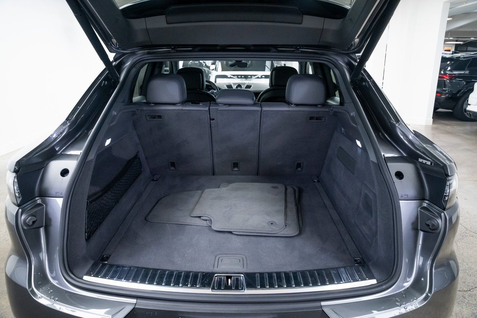 Used 2022 Porsche Cayenne Coupe image 8