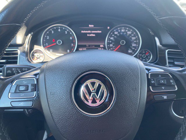 Used 2016 Volkswagen Touareg Sport AWD/4WD image 7