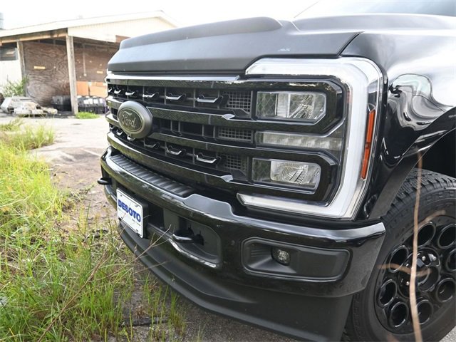 Used 2024 Ford F250 Lariat w/ Black Appearance Package image 18