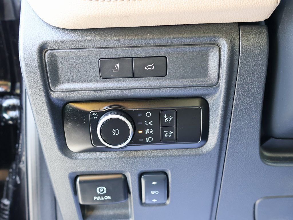 Used 2024 Ford Expedition Limited image 12