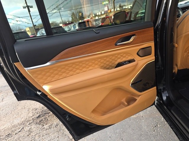 Used 2024 Jeep Grand Cherokee L Summit image 38