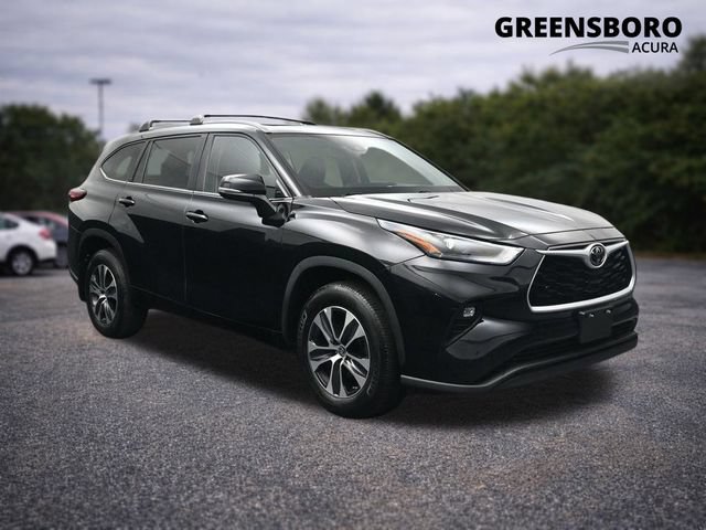 Used 2023 Toyota Highlander XLE AWD/4WD image 1