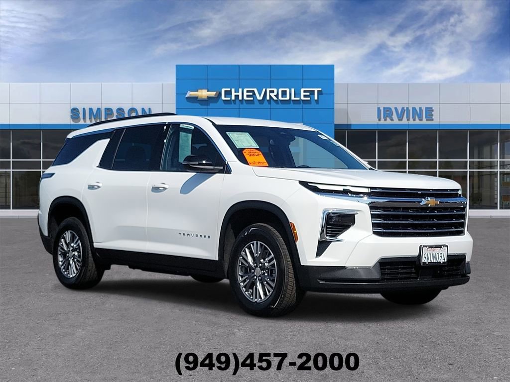 Used 2026 Chevrolet Traverse LT FWD image 1