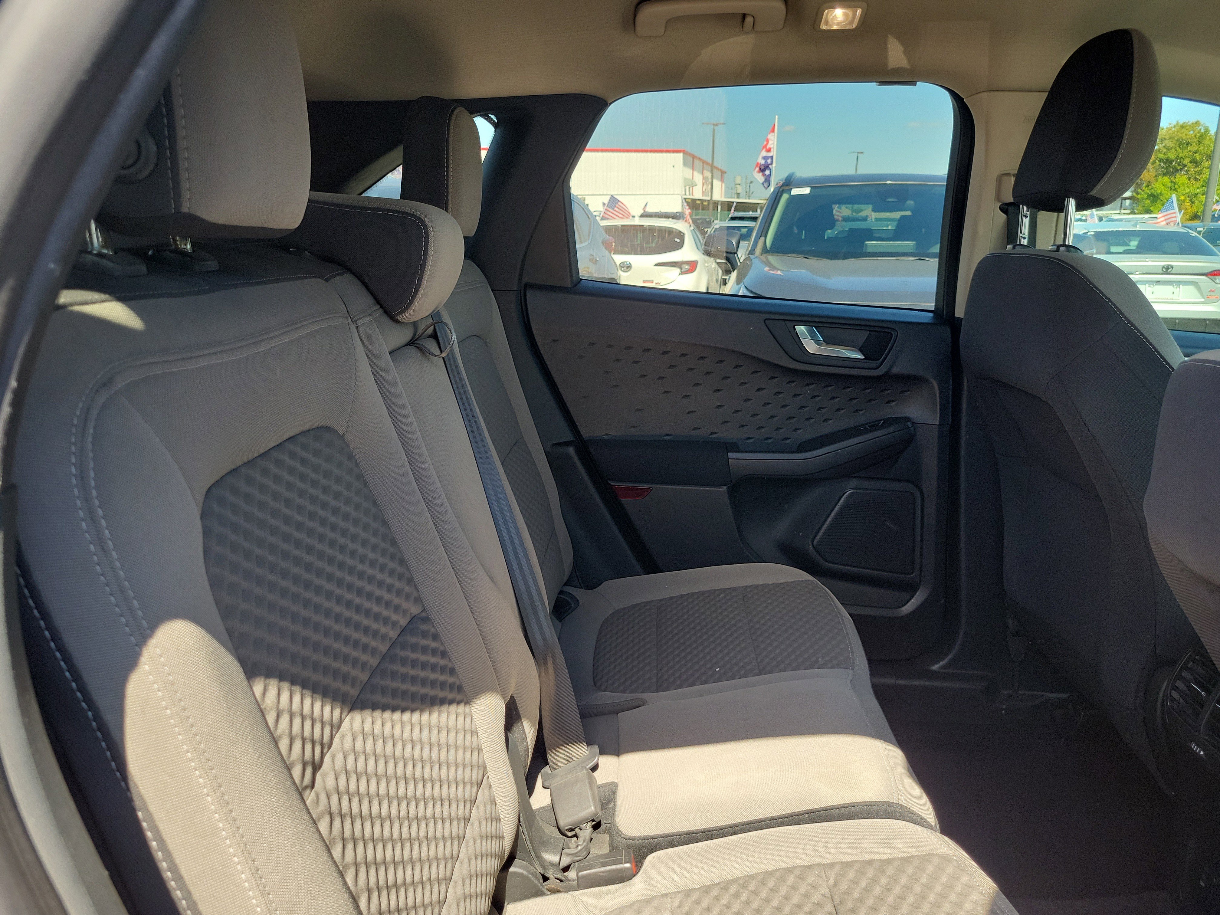 Used 2020 Ford Escape SE image 14