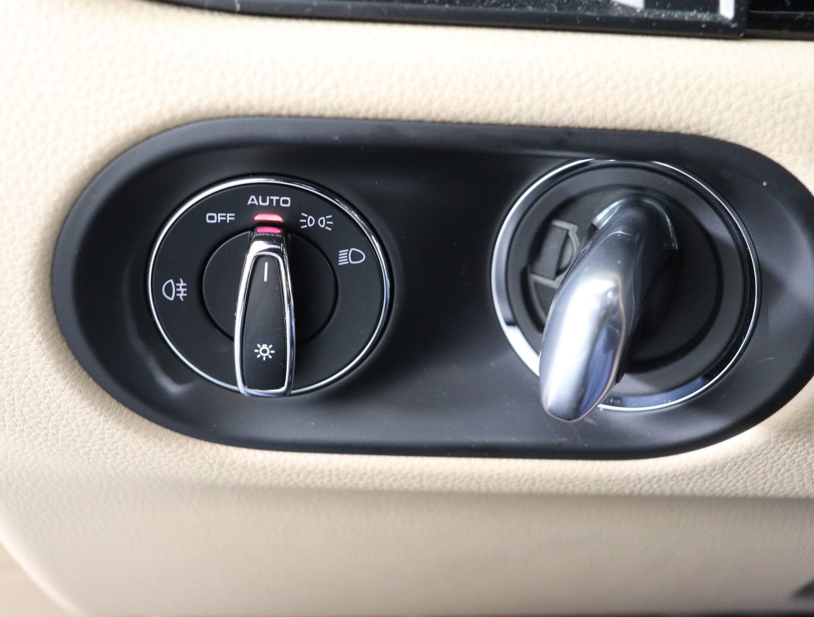 Used 2025 Porsche Macan image 34