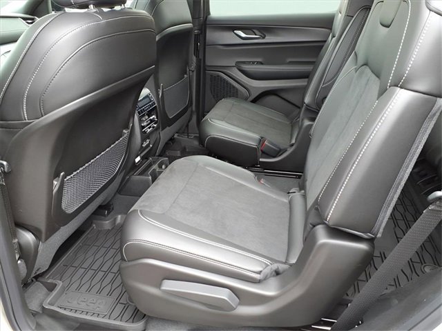 New 2025 Jeep Grand Cherokee L Altitude image 10
