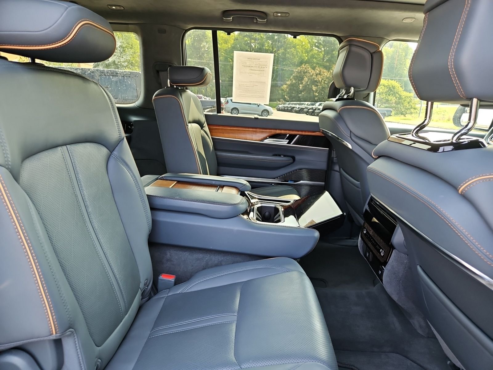 Used 2022 Jeep Grand Wagoneer Series II AWD/4WD image 17