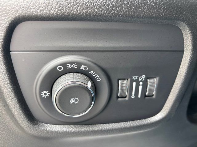 Used 2022 Jeep Grand Cherokee L Overland w/ Luxury Tech Group IV AWD/4WD image 61