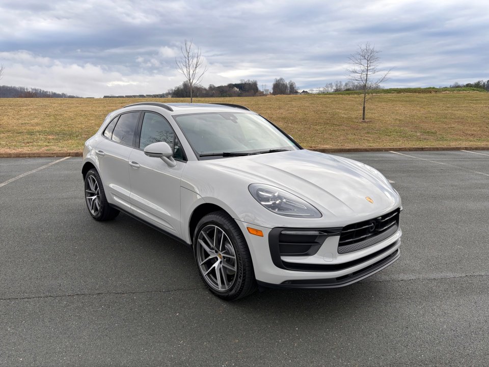 Certified 2026 Porsche Macan image 9