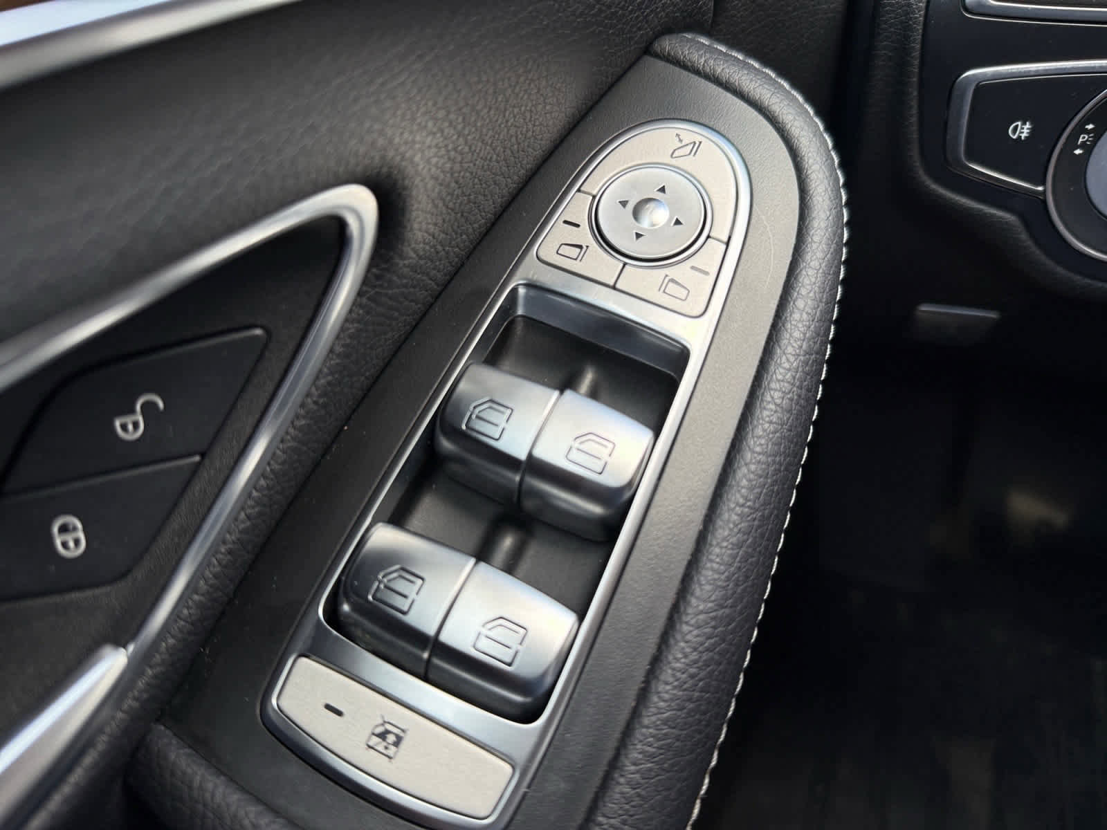 Used 2018 Mercedes-Benz C 300 Sedan image 26