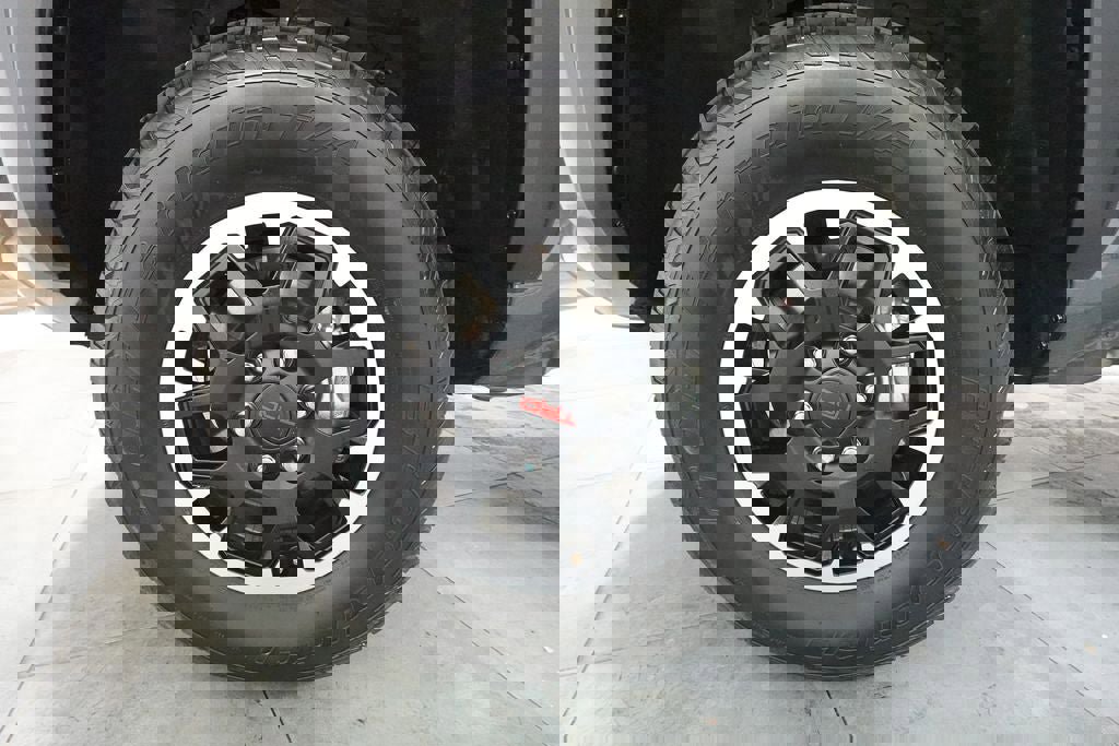 Used 2025 Toyota Tacoma TRD Off-Road image 33