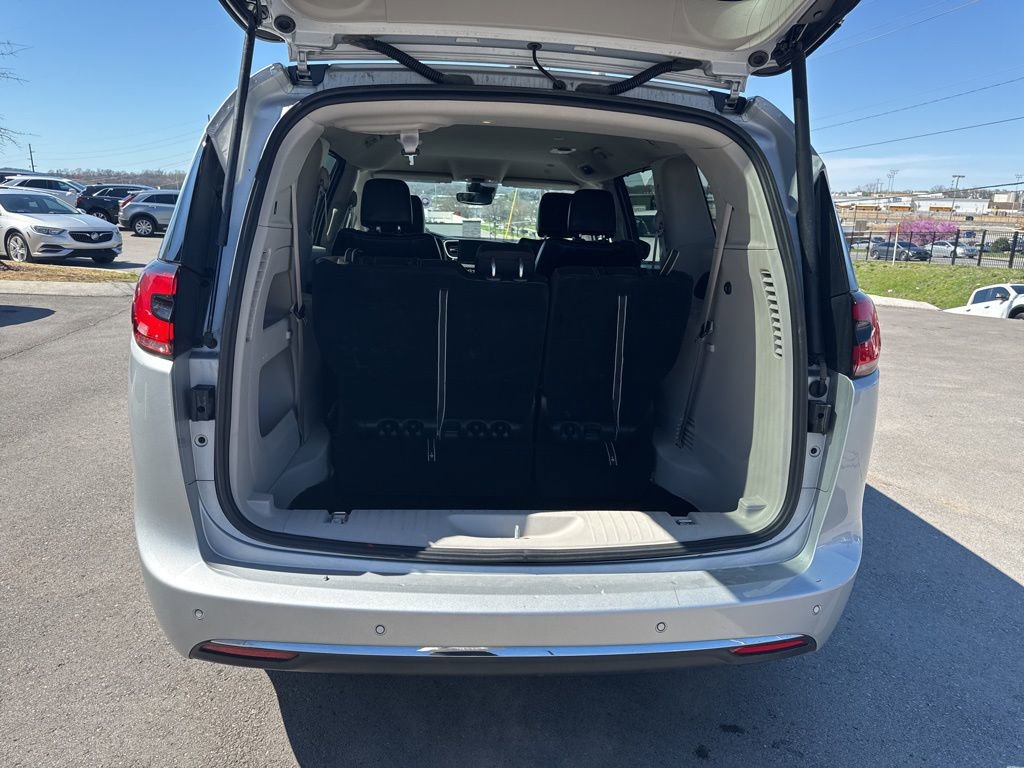 Used 2024 Chrysler Pacifica Touring-L image 28