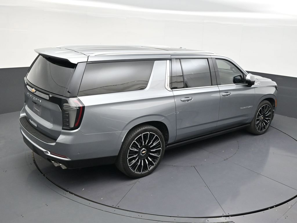 Used 2025 Chevrolet Suburban High Country AWD/4WD image 16