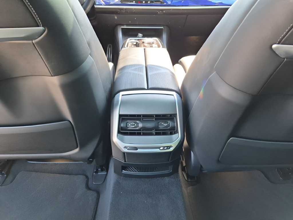 Used 2023 BMW 740i w/ Executive Package RWD image 30