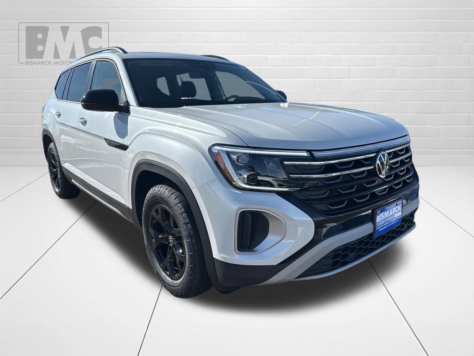 New 2026 Volkswagen Atlas Peak Edition image 2