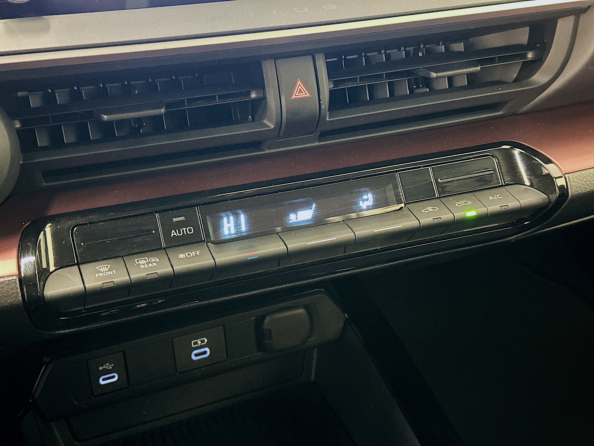 Used 2025 Toyota Prius Plug-In Hybrid image 24