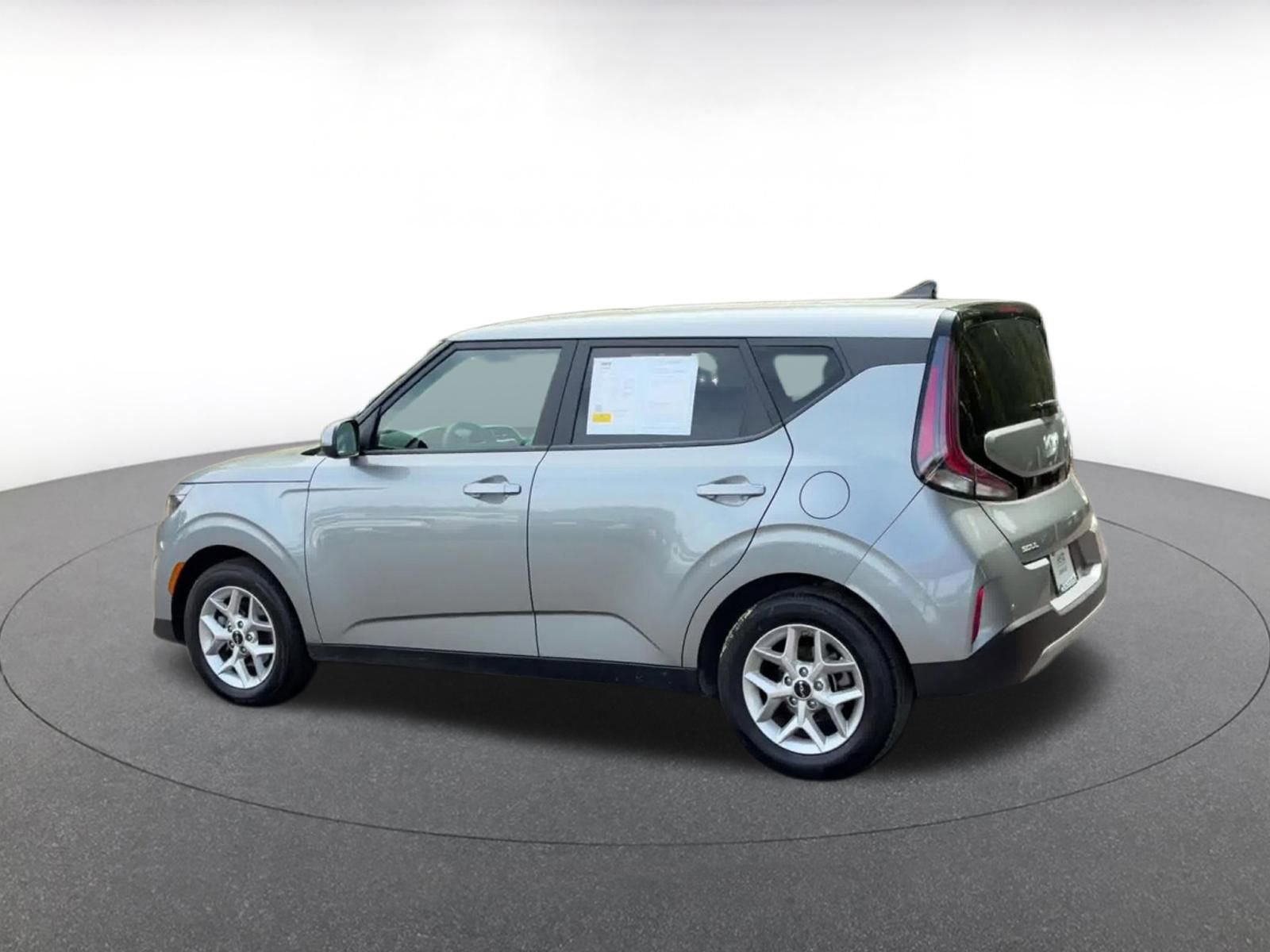 Used 2025 Kia Soul LX w/ LX Technology Package image 10
