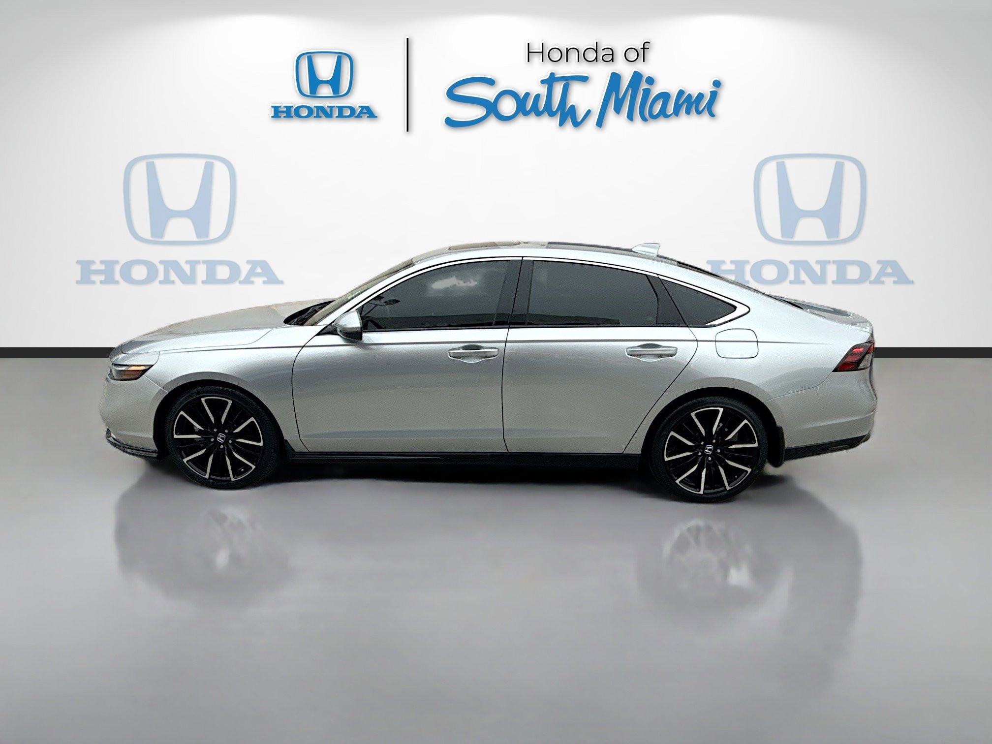 Certified 2025 Honda Accord Touring image 4