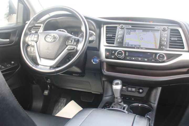 Used 2017 Toyota Highlander XLE AWD/4WD image 26