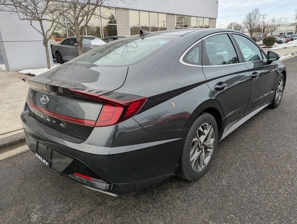 Used 2022 Hyundai Sonata SEL w/ Winter Weather Package image 8