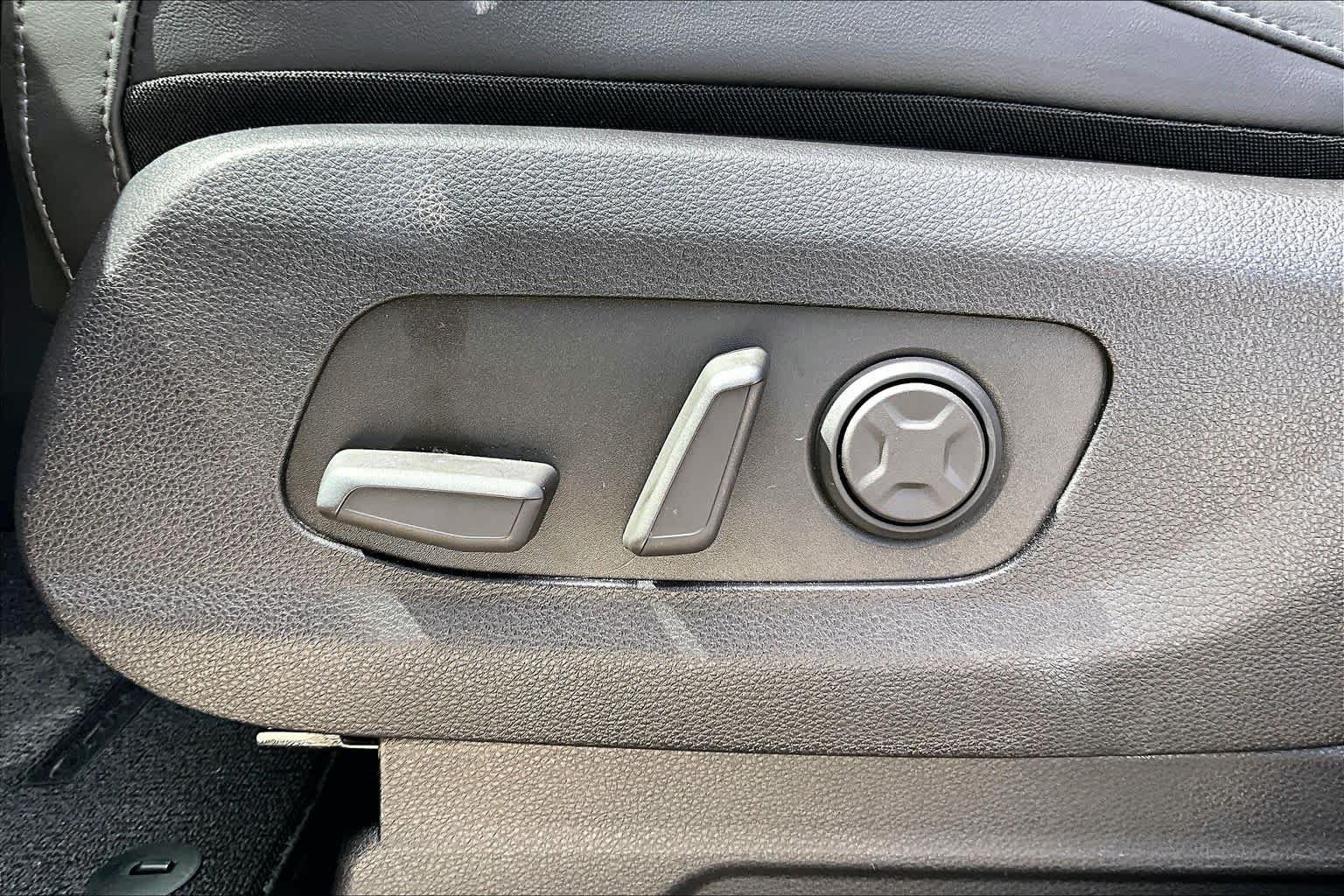 Used 2026 Kia Carnival EX FWD image 30