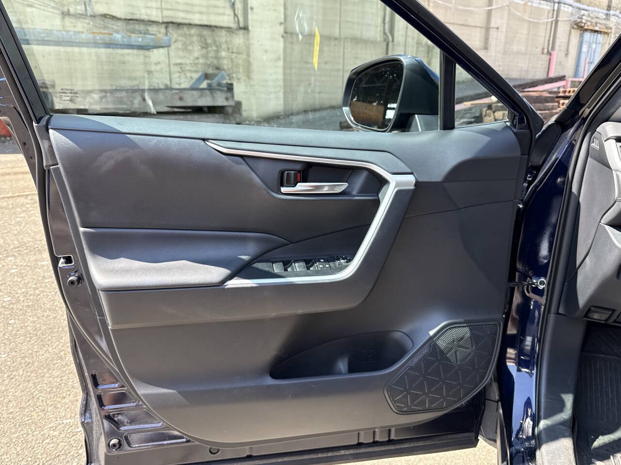 Used 2020 Toyota RAV4 XLE w/ Convenience Package AWD/4WD image 28