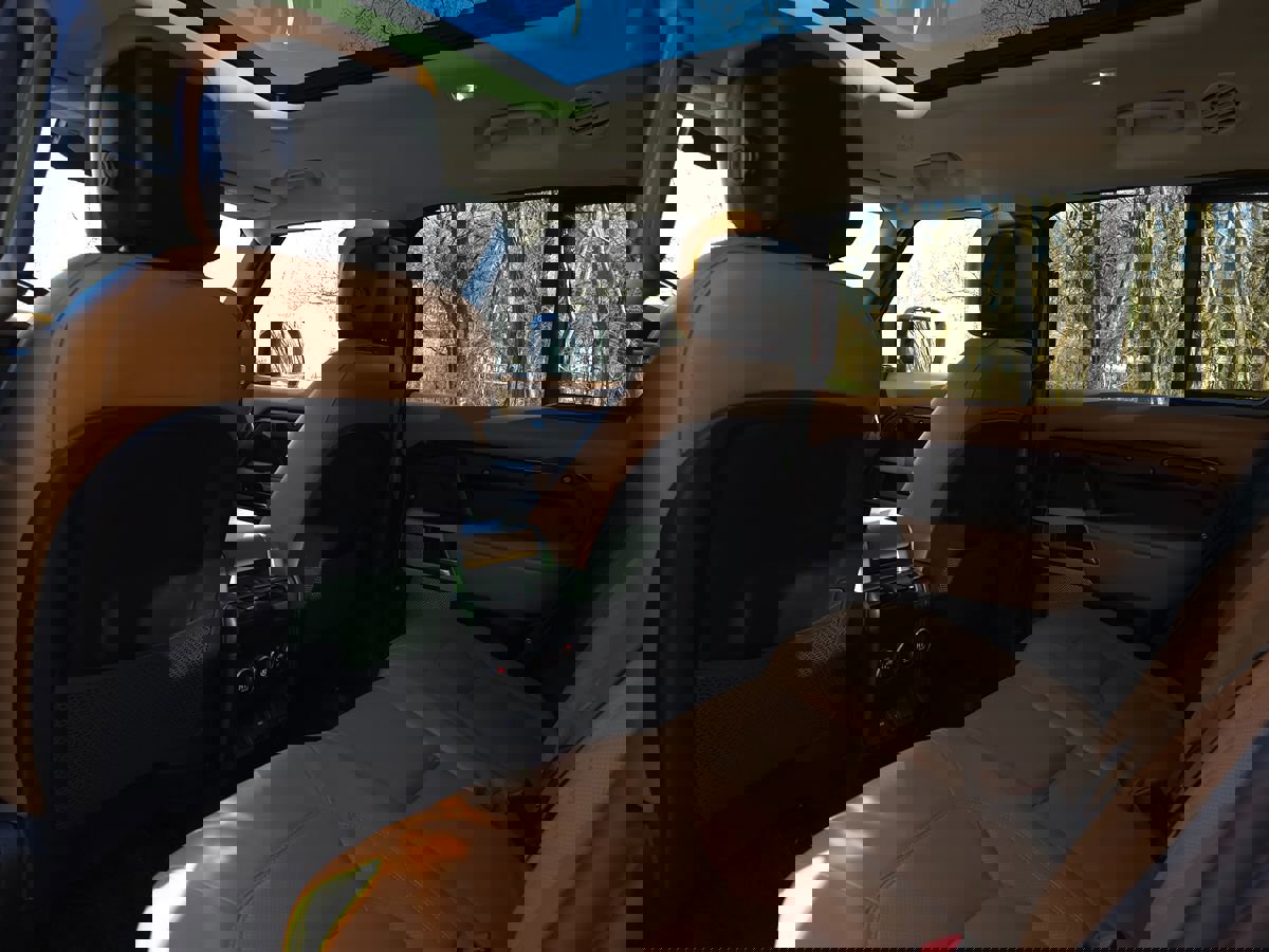 Used 2023 Land Rover Defender 130 S image 14