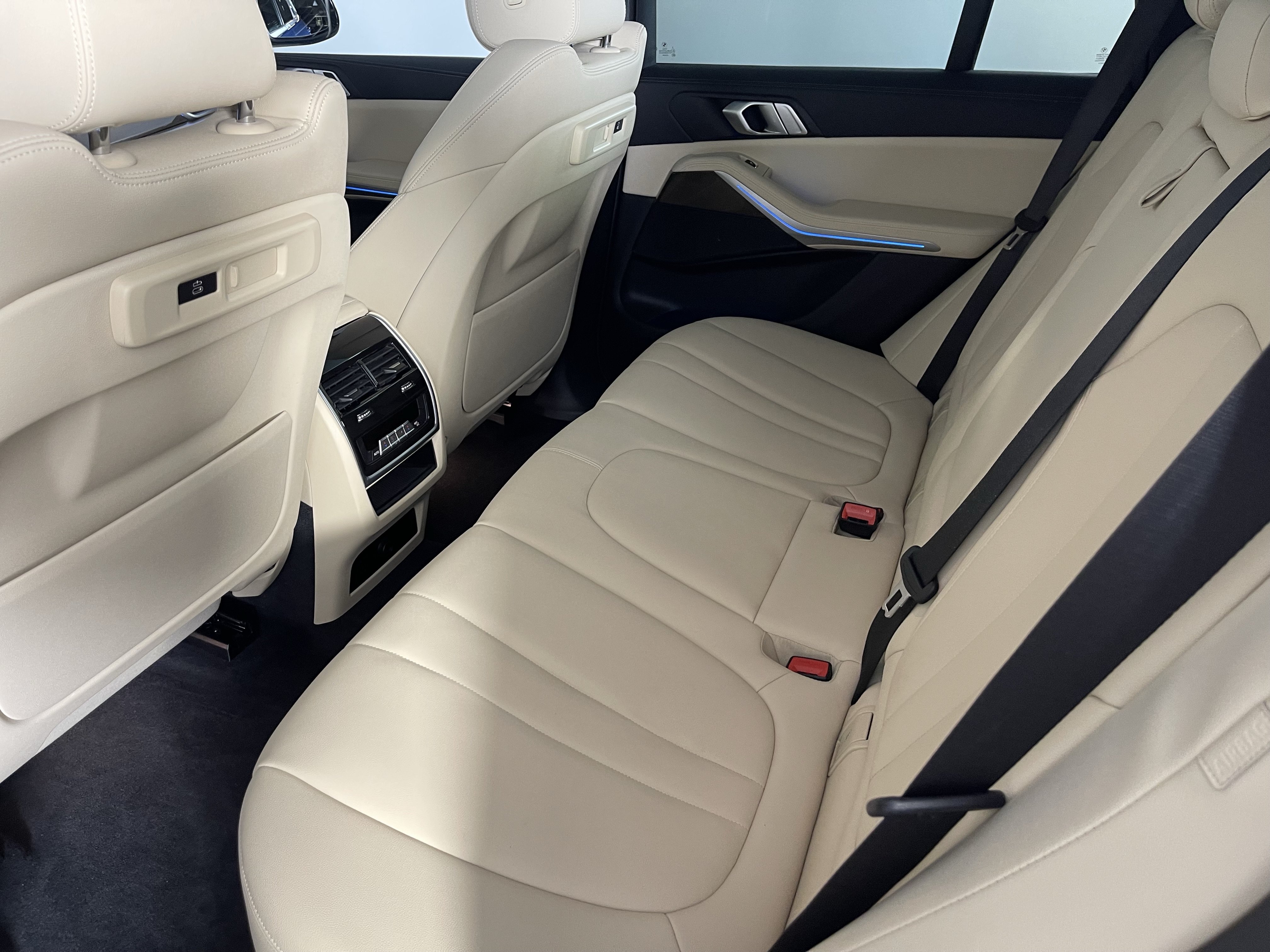 Used 2022 BMW X5 xDrive45e w/ Premium Package AWD/4WD image 17