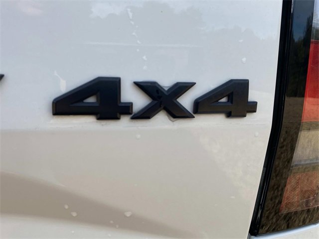 Used 2023 Nissan Frontier SV w/ Midnight Edition Package image 8