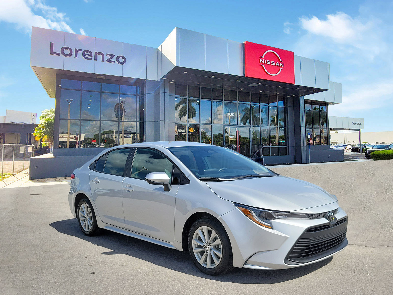 Used 2023 Toyota Corolla LE w/ LE Convenience Package FWD image 3