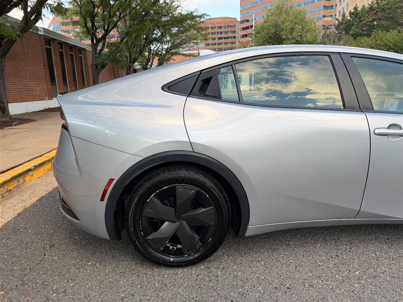 Used 2023 Toyota Prius LE FWD image 8