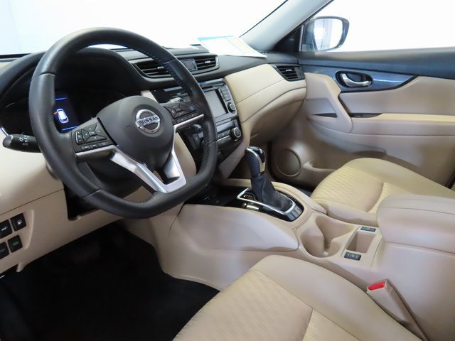 Used 2020 Nissan Rogue SV w/ Premium Package image 4