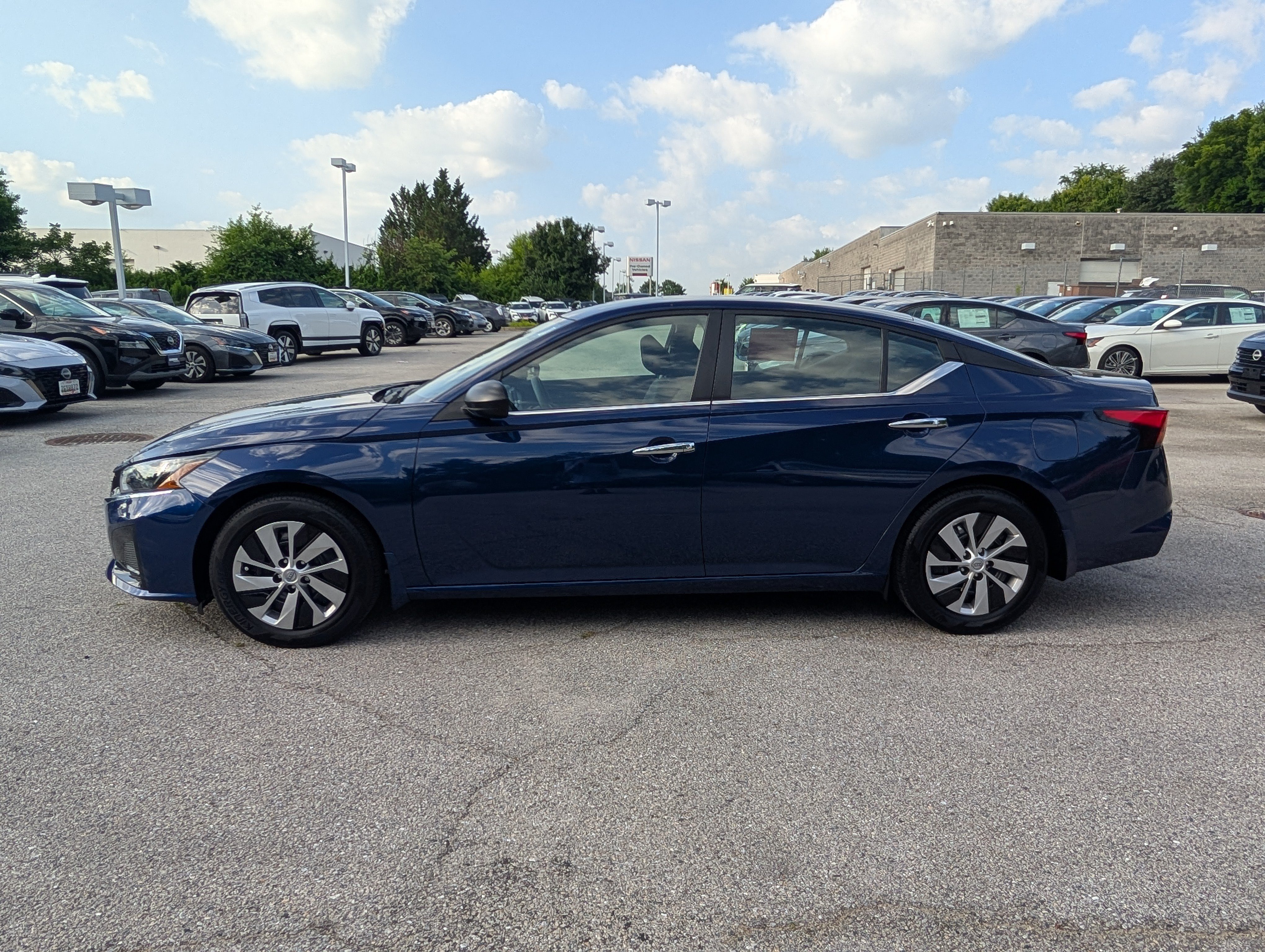 Used 2024 Nissan Altima 2.5 S FWD image 6