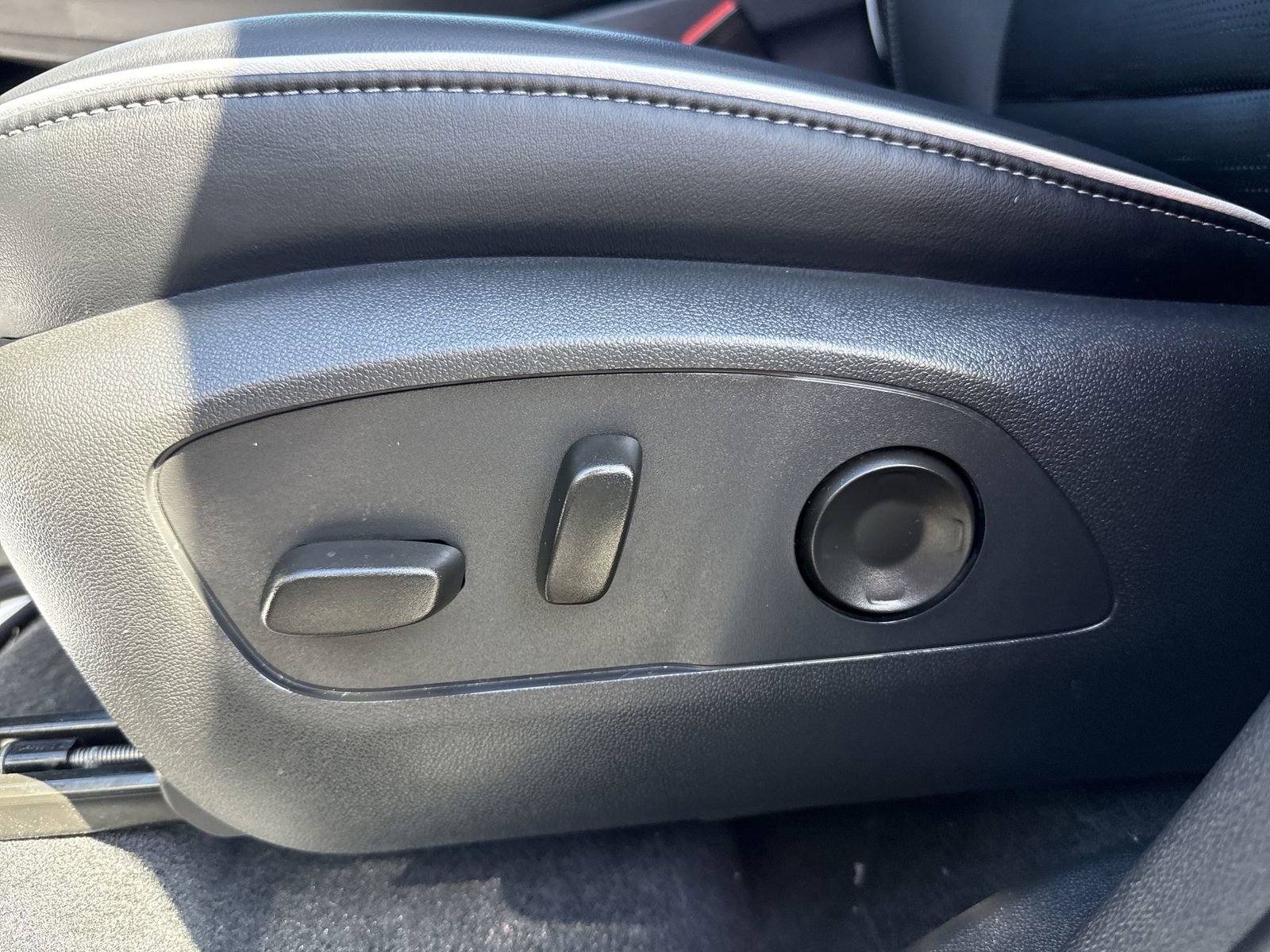Used 2025 Buick Enclave Sport Touring AWD/4WD image 13