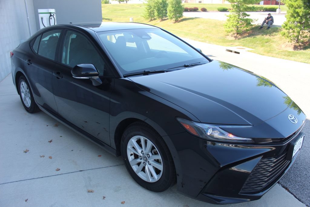 Used 2025 Toyota Camry LE FWD image 14