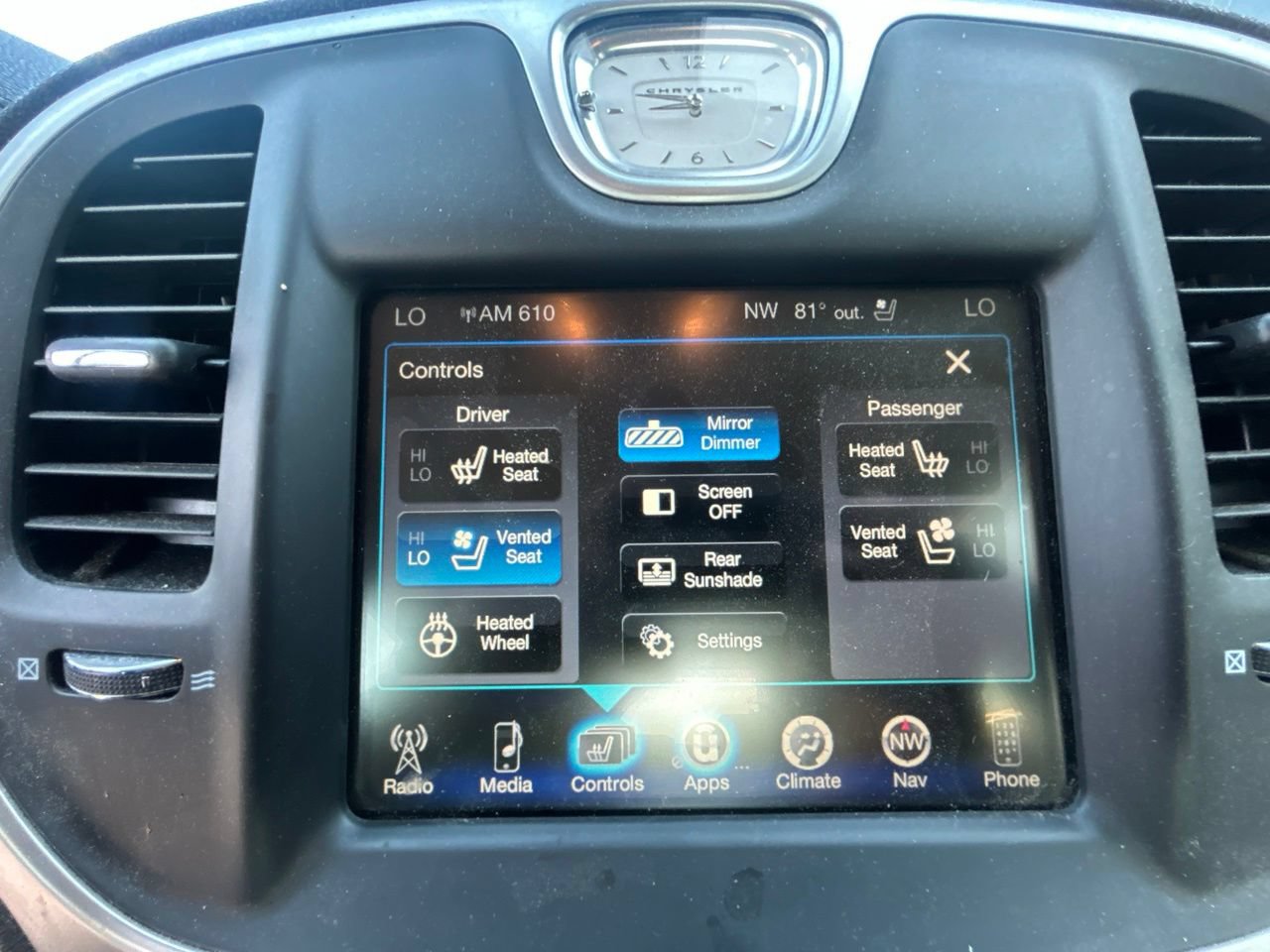 Used 2016 Chrysler 300 C RWD image 22