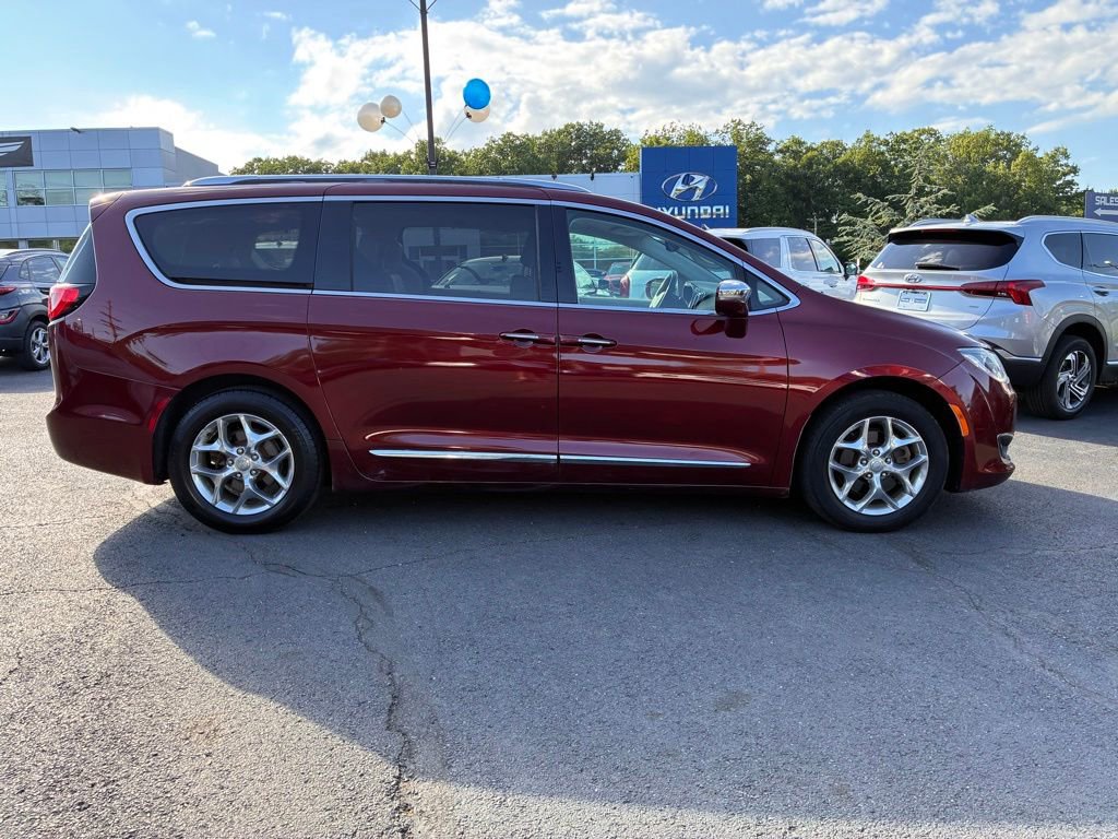 Used 2017 Chrysler Pacifica Limited FWD image 8
