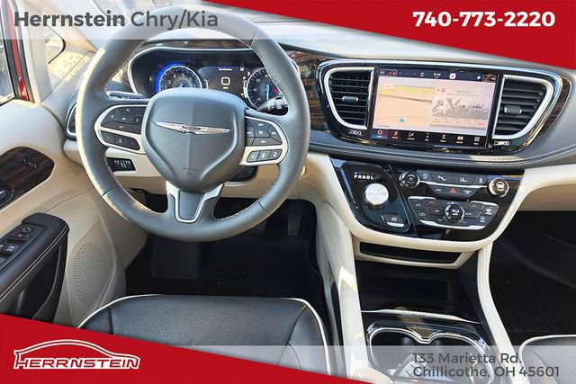 Used 2023 Chrysler Pacifica Limited FWD image 6