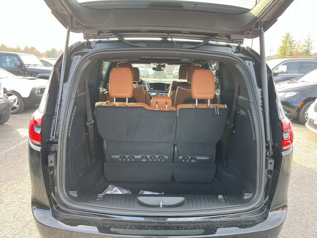 New 2026 Chrysler Pacifica Pinnacle FWD image 12