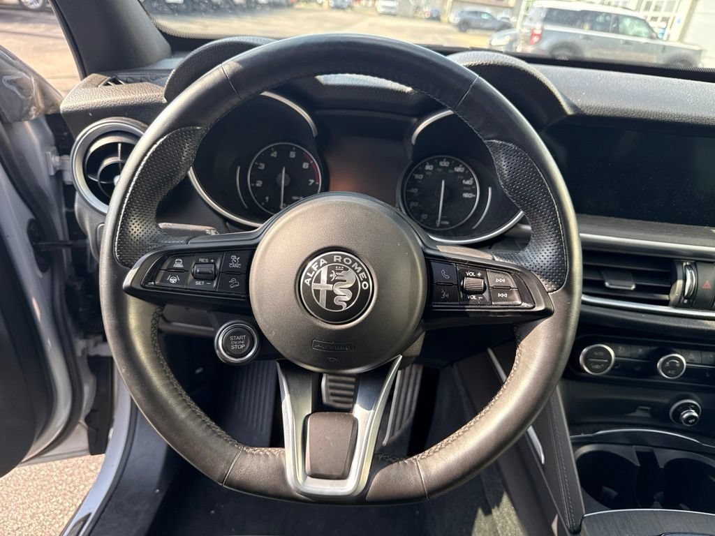 Used 2022 Alfa Romeo Stelvio Ti w/ Active Assist Plus Package AWD/4WD image 13