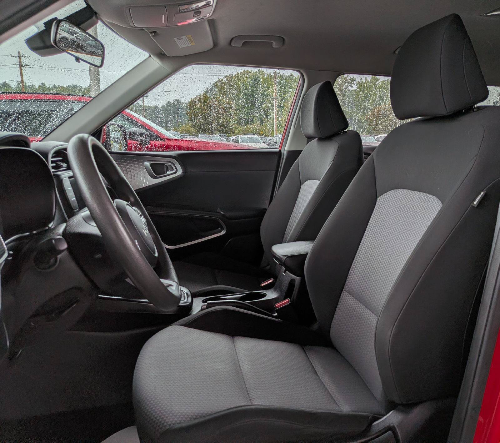 Used 2023 Kia Soul LX w/ LX Technology Package FWD image 12
