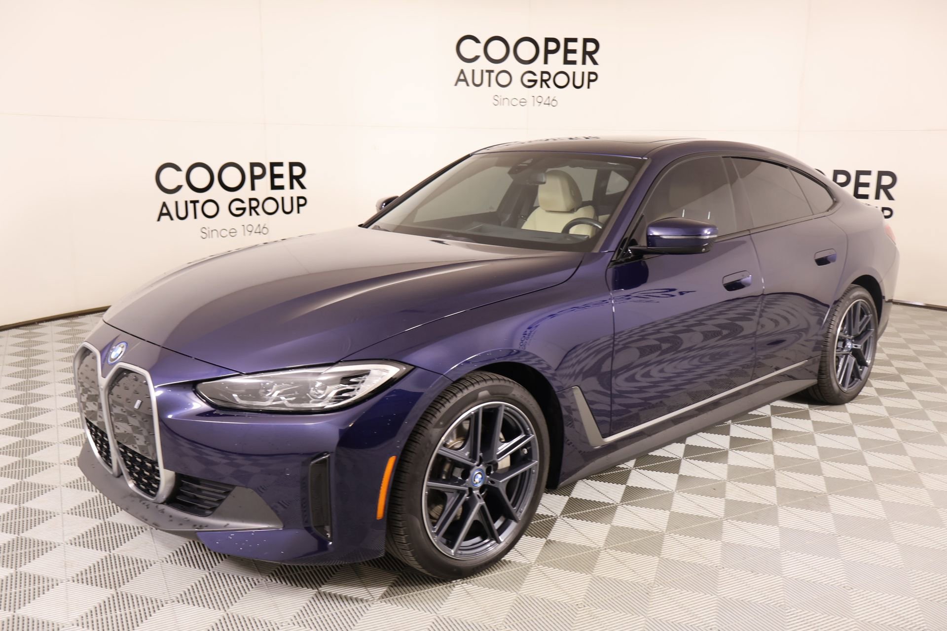 Used 2023 BMW i4 eDrive35 w/ Premium Package RWD image 11