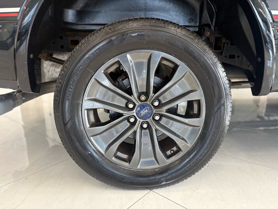 Used 2018 Ford F150 Lariat w/ Equipment Group 502A Luxury AWD/4WD image 42