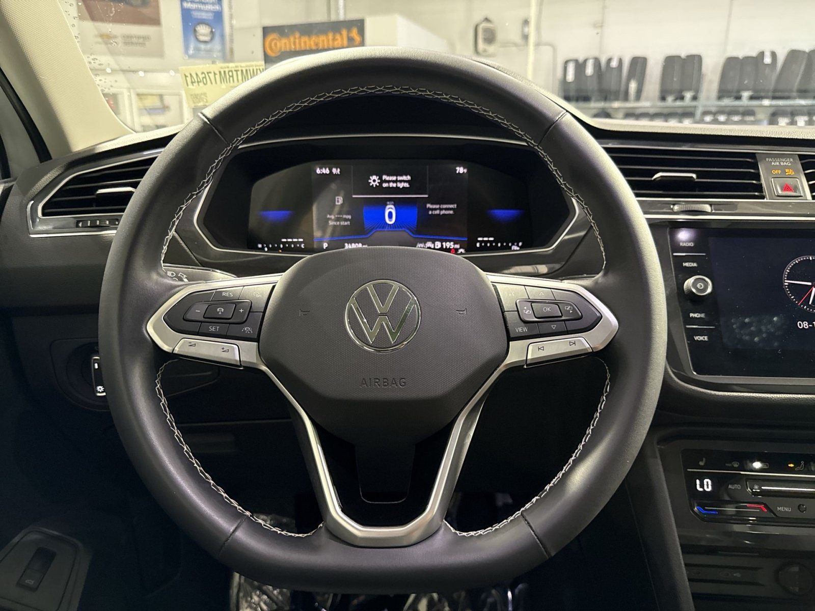Used 2024 Volkswagen Tiguan SE w/ Panoramic Sunroof Package AWD/4WD image 18