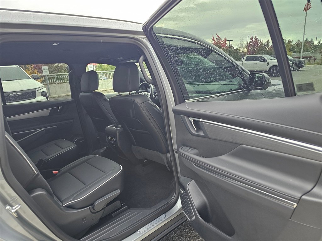 Used 2025 Buick Enclave Preferred w/ Power Package image 14