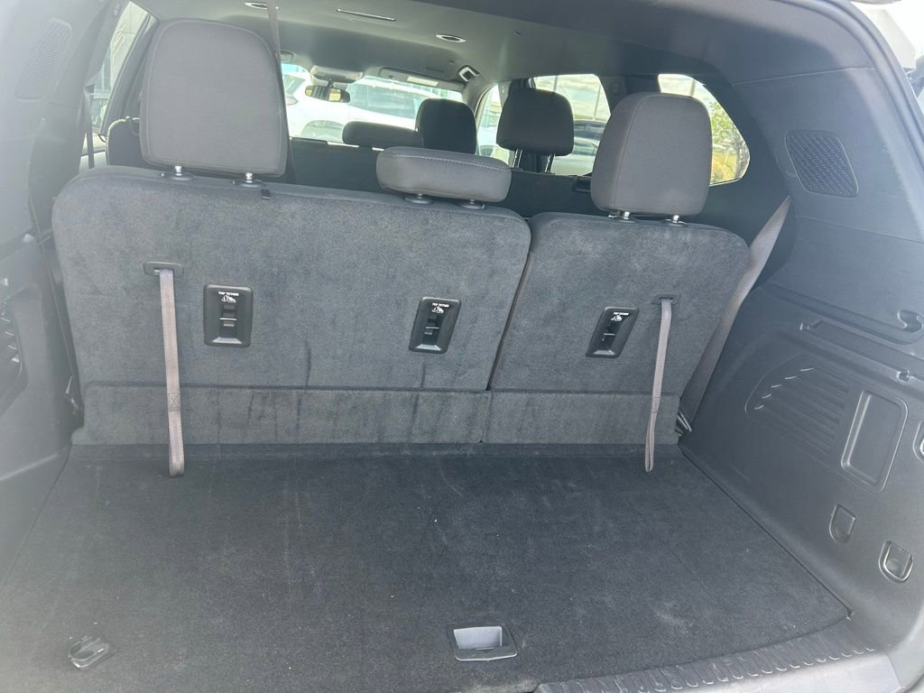 Used 2025 GMC Acadia Elevation image 9