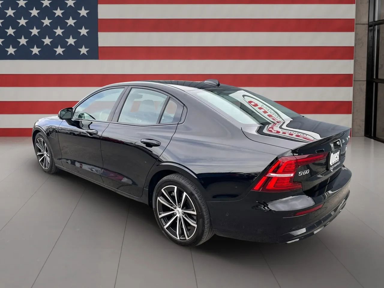 Used 2023 Volvo S60 T8 Plus image 8