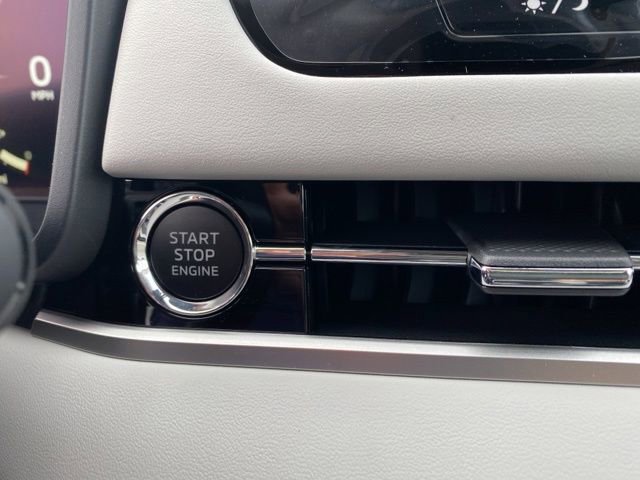 New 2025 Mitsubishi Outlander SE image 38